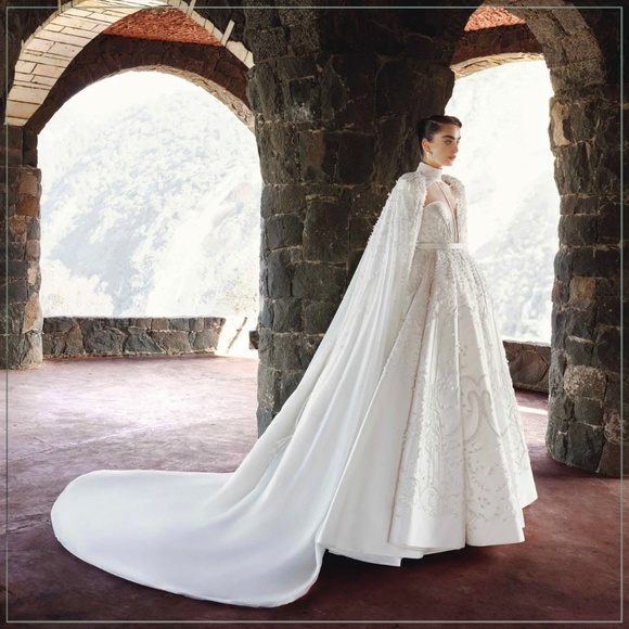 $17,500 Saiid Kobeisy Beaded Tulle, Silk Thread & Organza Flowers Runway Gown - Picture 4 of 13